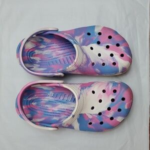 CROCS Kids Water Shoes Marbled  in Pink, Blue, and White
